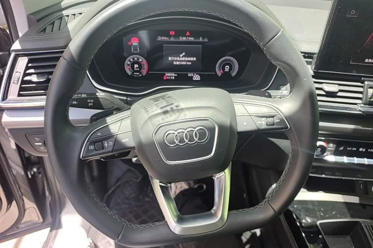 Used Audi Q5L 2022 40T Fashionable and Dynamic Model Steering Wheel