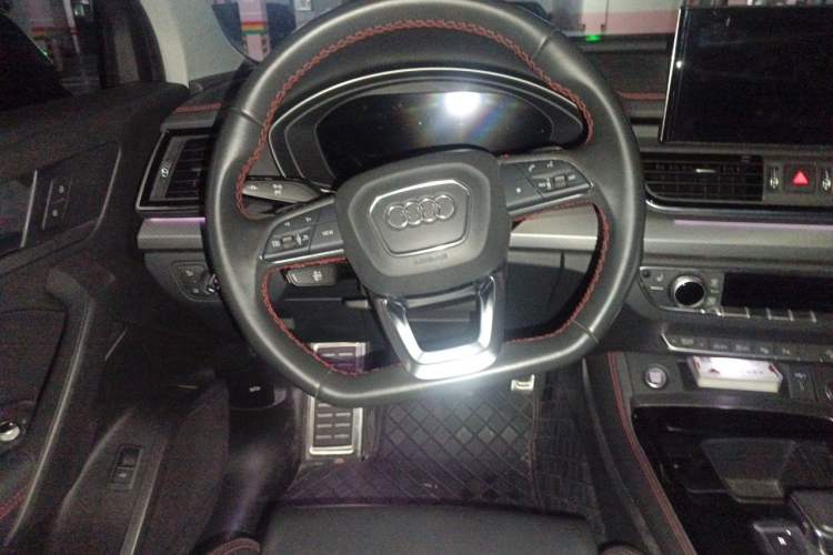Used Audi Q5L 2022 40T Luxury Dynamic Model Steering Wheel