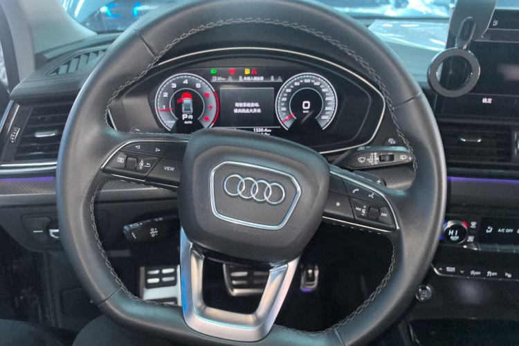 Used Audi Q5L 2022 40T Luxury Dynamic Model Steering Wheel