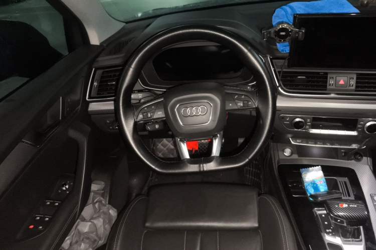 Used Audi Q5L 2022 40T Luxury Dynamic Model Steering Wheel