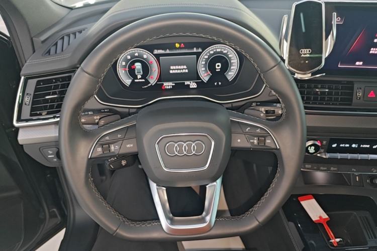Used Audi Q5L 2022 40T Fashionable and Dynamic Model Steering Wheel