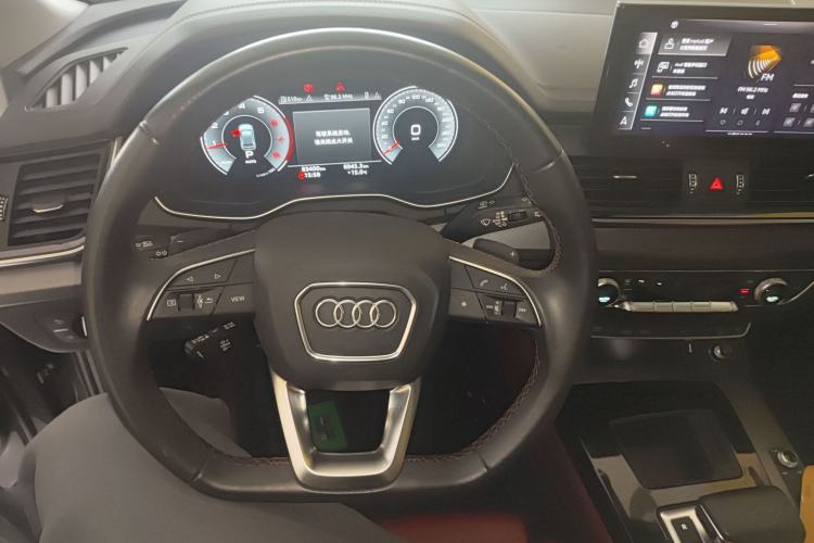 Used Audi Q5L 2022 40T Fashionable and Dynamic Model Steering Wheel