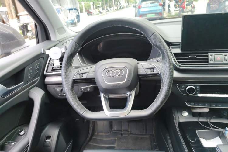 Used Audi Q5L 2022 45T Luxury Dynamic Model Steering Wheel