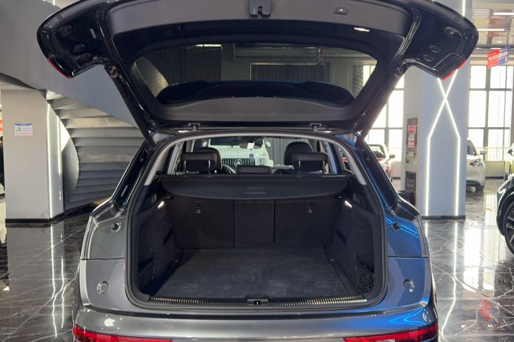 Used Audi Q5L 2022 40T Fashionable and Dynamic Model Trunk