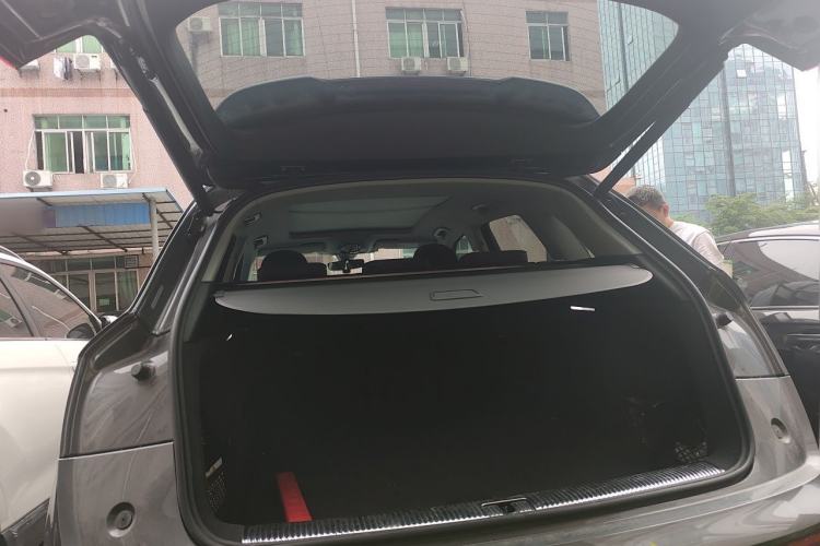 Used Audi Q5L 2022 40T Luxury Dynamic Model Trunk