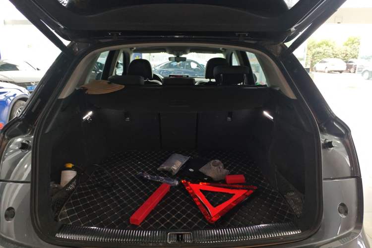 Used Audi Q5L 2022 40T Luxury Dynamic Model Trunk