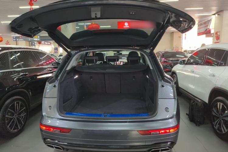 Used Audi Q5L 2022 40T Fashionable and Dynamic Model Trunk