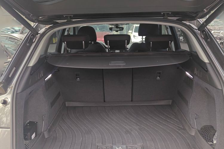 Used Audi Q5L 2022 40T Luxury Dynamic Model Trunk