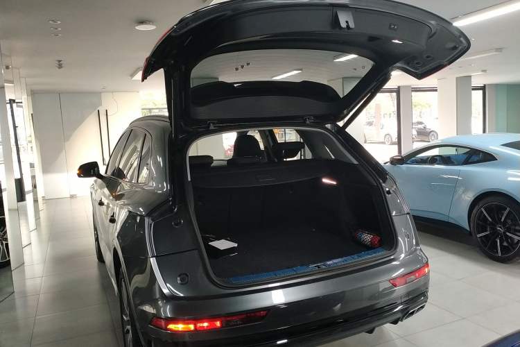 Used Audi Q5L 2022 45T Luxury Dynamic Model Trunk