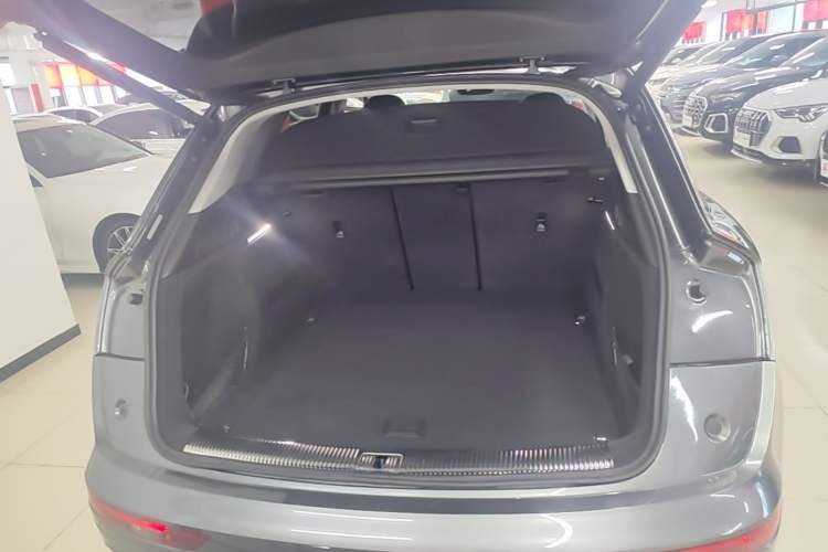 Used Audi Q5L 2022 40T Luxury Dynamic Model Trunk