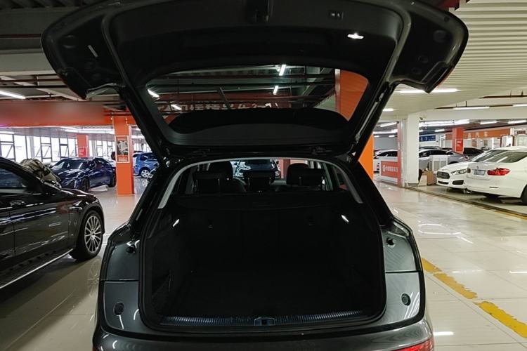 Used Audi Q5L 2022 40T Luxury Dynamic Model Trunk