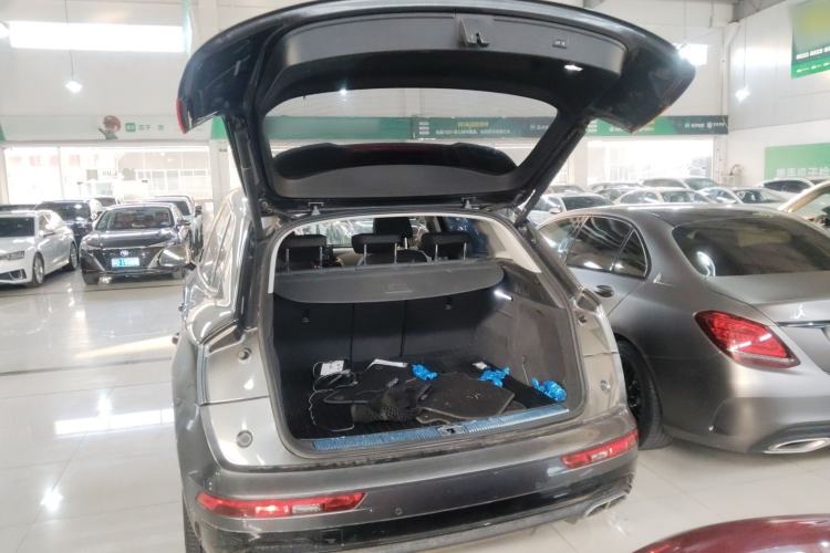 Used Audi Q5L 2022 40T Luxury Dynamic Model Trunk
