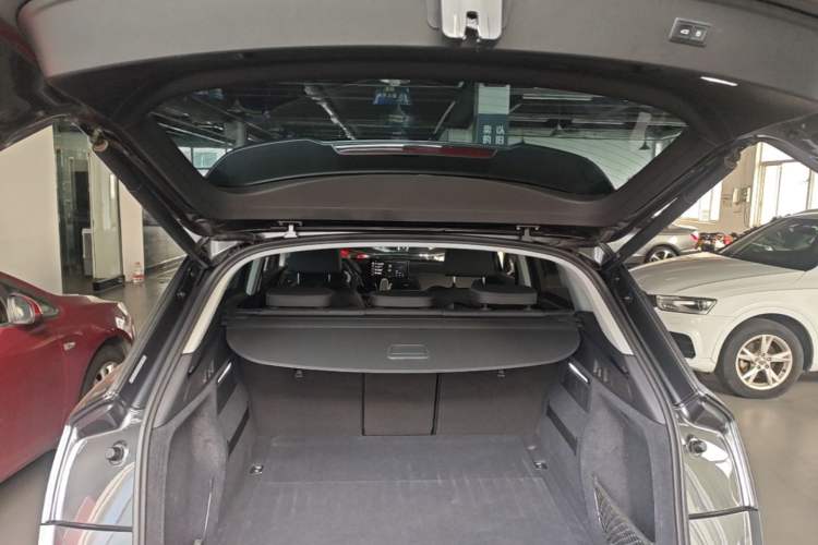 Used Audi Q5L 2022 45T Luxury Dynamic Model Trunk