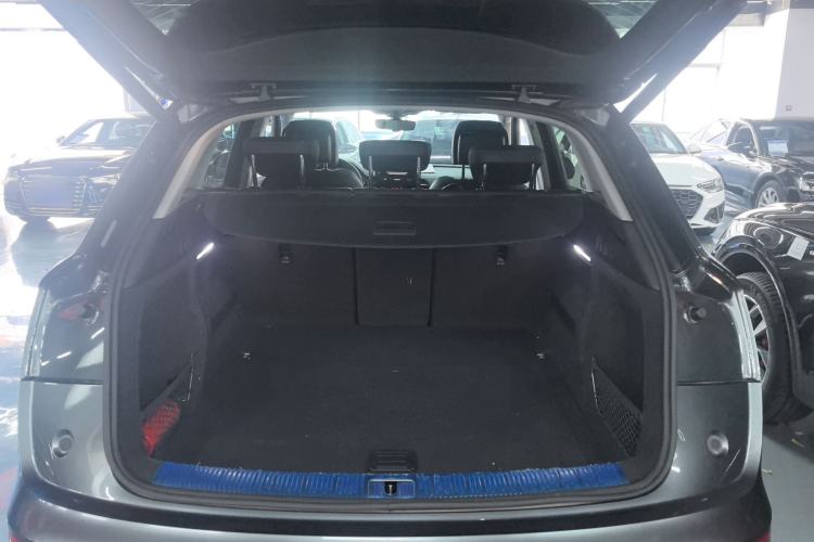 Used Audi Q5L 2022 40T Luxury Dynamic Model Trunk