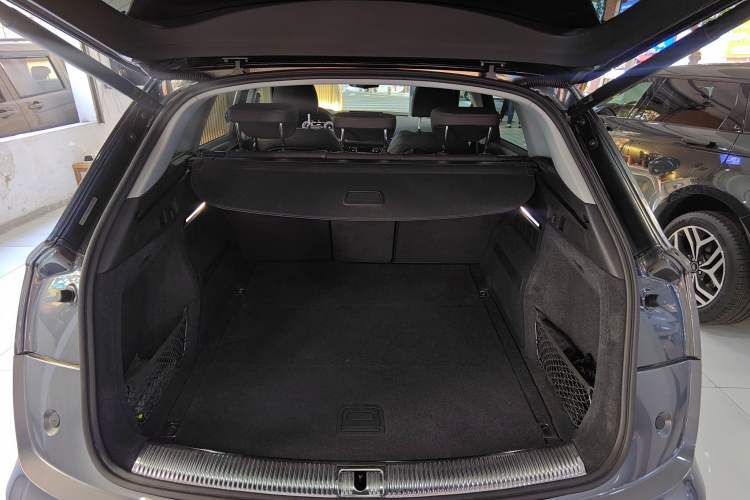 Used Audi Q5L 2022 40T Luxury Dynamic Model Trunk