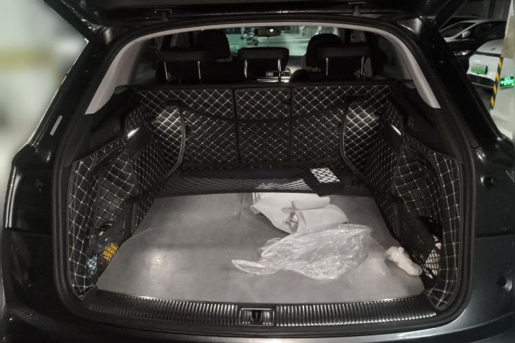 Used Audi Q5L 2022 40T Luxury Dynamic Model Trunk