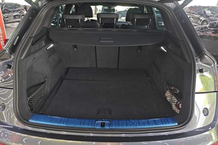 Used Audi Q5L 2022 40T Fashionable and Dynamic Model Trunk