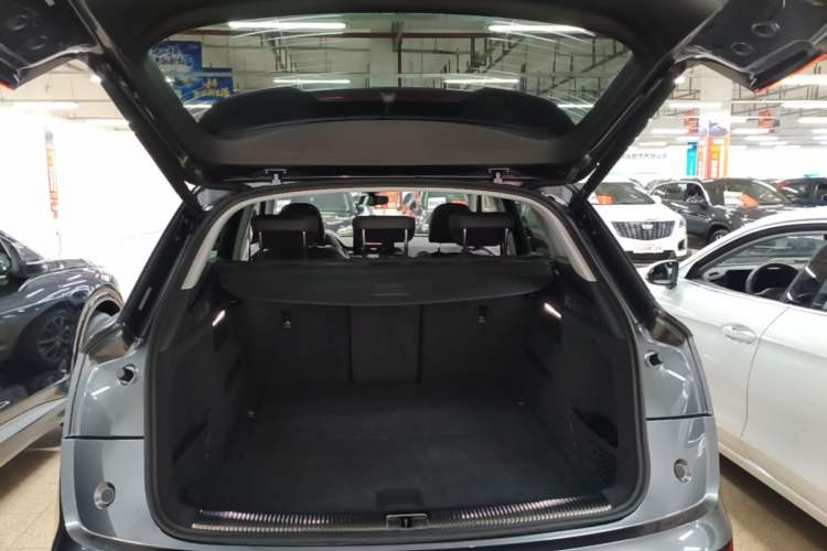 Used Audi Q5L 2022 45T Luxury Dynamic Model Trunk