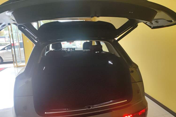 Used Audi Q5L 2022 40T Fashionable and Dynamic Model Trunk
