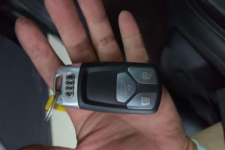 Used Audi Q5L 2022 40T Luxury Dynamic Model Vehicle Key