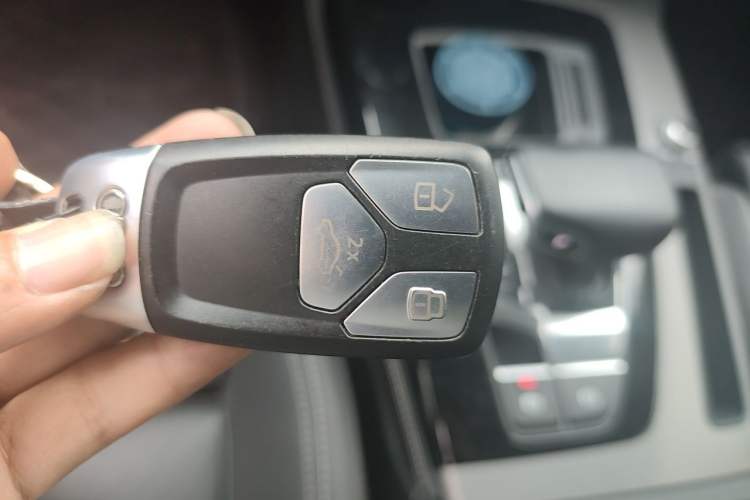 Used Audi Q5L 2022 40T Luxury Dynamic Model Vehicle Key