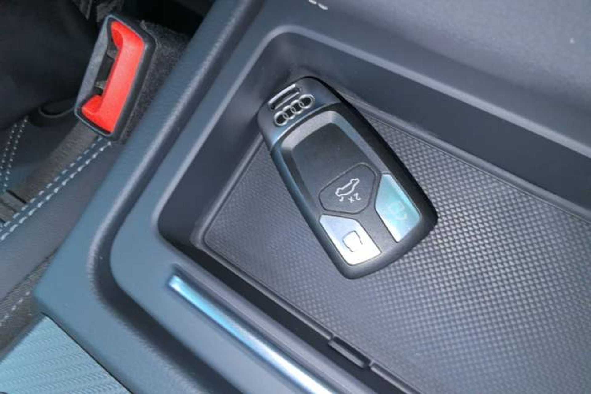 Used Audi Q5L 2022 Updated 45T Luxury Dynamic Version Vehicle Key