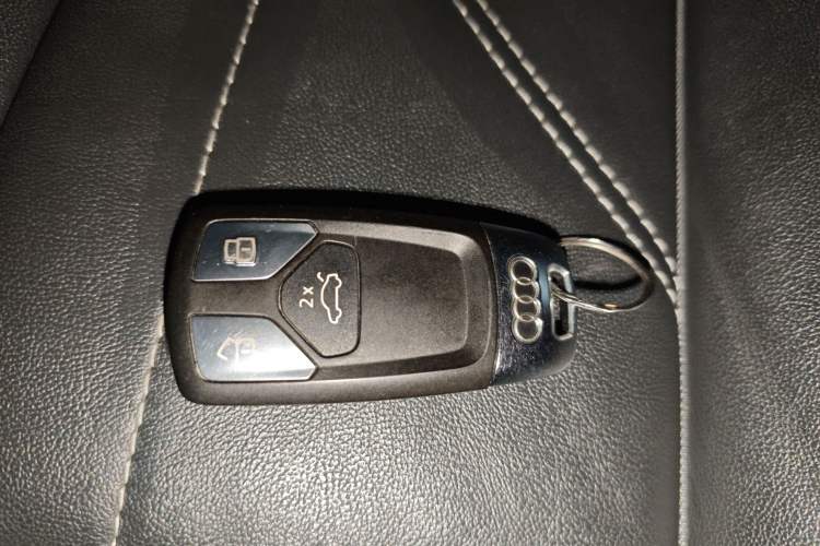 Used Audi Q5L 2022 40T Luxury Dynamic Model Vehicle Key