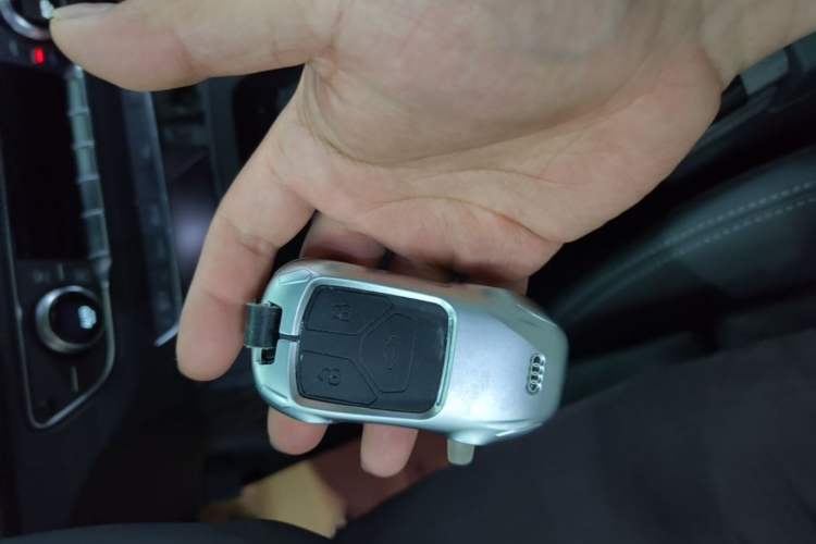 Used Audi Q5L 2022 40T Fashionable and Dynamic Model Vehicle Key