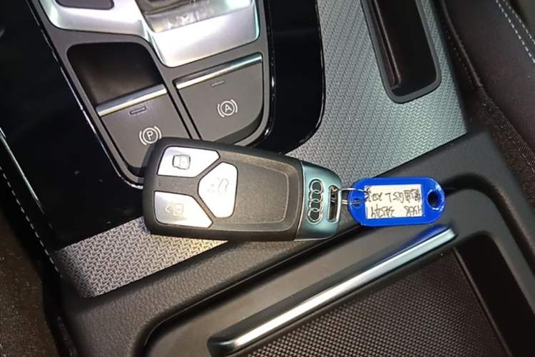 Used Audi Q5L 2022 Updated 45T Luxury Dynamic Version Vehicle Key