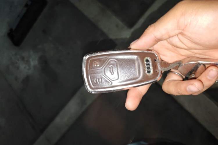 Used Audi Q5L 2022 40T Fashionable and Dynamic Model Vehicle Key