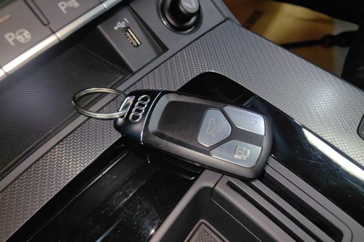 Used Audi Q5L 2022 Updated 40T Luxury Dynamic Edition Vehicle Key