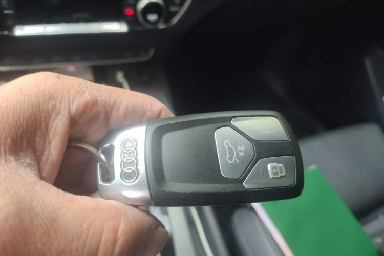 Used Audi Q5L 2022 40T Luxury Dynamic Model Vehicle Key