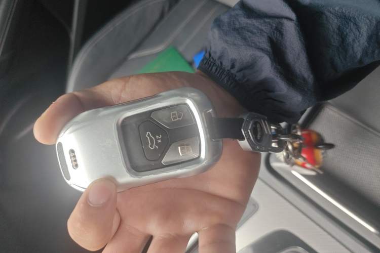 Used Audi Q5L 2022 40T Luxury Dynamic Model Vehicle Key