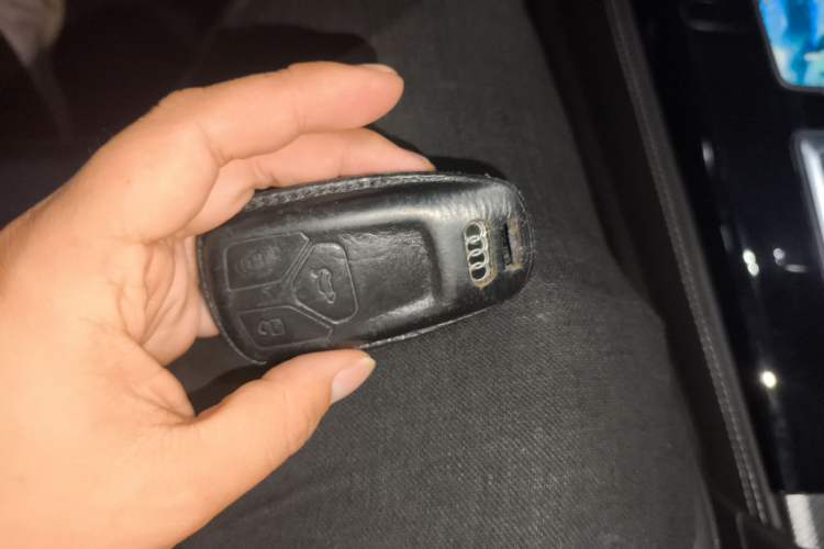 Used Audi Q5L 2022 40T Luxury Dynamic Model Vehicle Key
