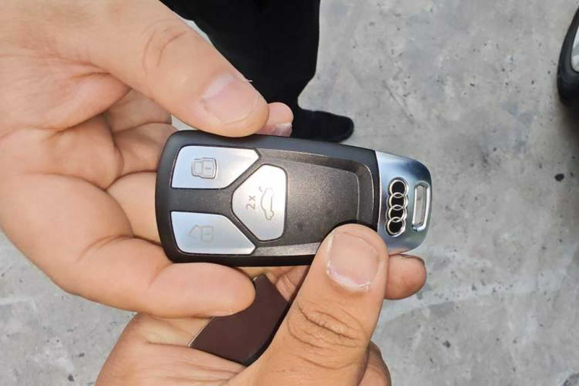 Used Audi Q5L 2022 40T Fashionable and Elegant Model Vehicle Key