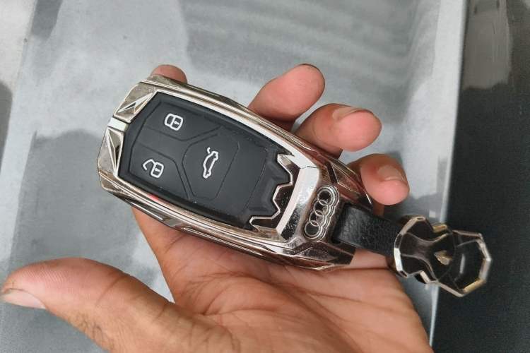 Used Audi Q5L 2022 Updated 40T Luxury Dynamic Edition Vehicle Key