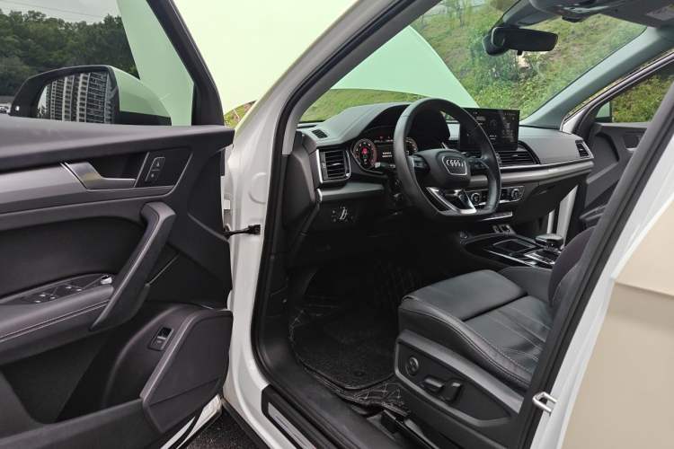 Used Audi Q5L 2022 40T Fashionable and Dynamic Model Driver Seat