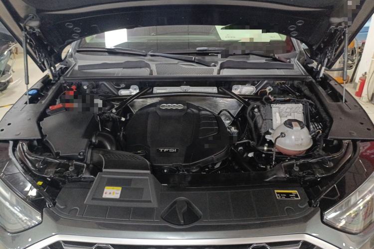 Used Audi Q5L 2022 45T Luxury Dynamic Model Engine Bay