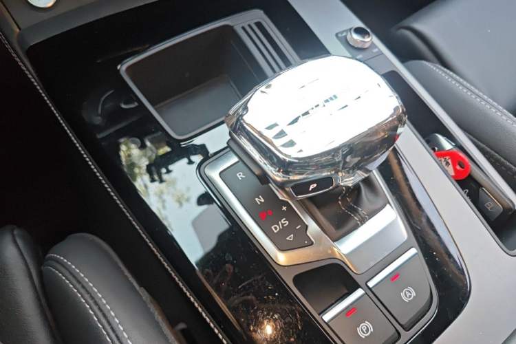 Used Audi Q5L 2022 40T Fashionable and Dynamic Model Gear Lever