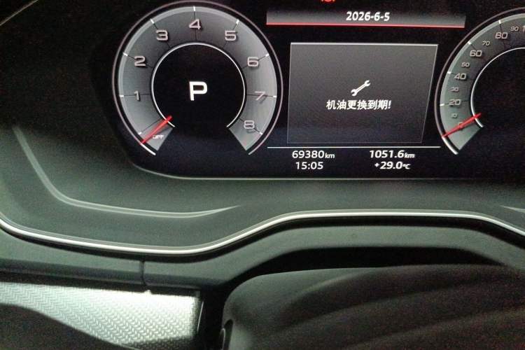 Used Audi Q5L 2022 45T Luxury Dynamic Model Odometer Close Up