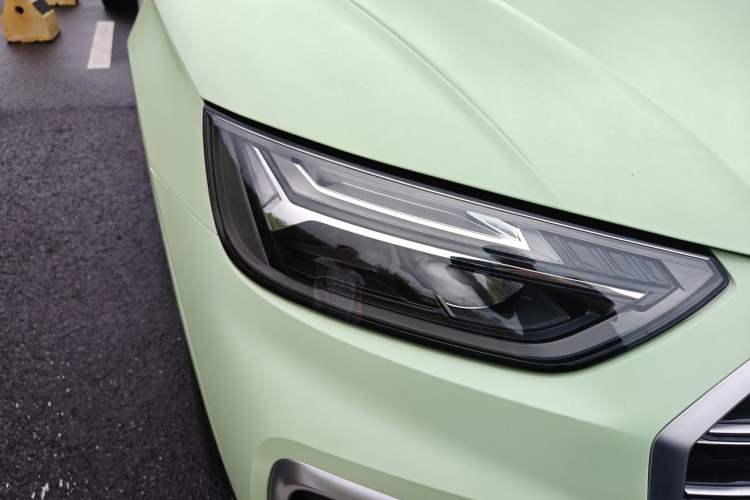Used Audi Q5L 2022 40T Fashionable and Dynamic Model Right Front Headlight