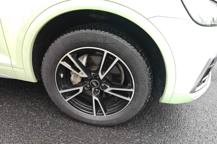 Used Audi Q5L 2022 40T Fashionable and Dynamic Model Right Front Wheel Hub
