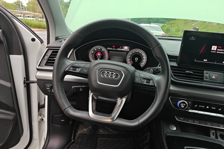 Used Audi Q5L 2022 40T Fashionable and Dynamic Model Steering Wheel