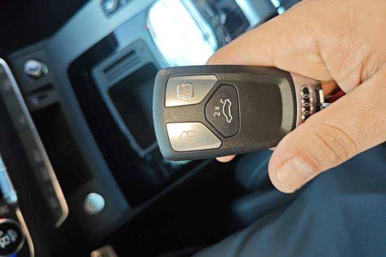 Used Audi Q5L 2022 40T Fashionable and Dynamic Model Vehicle Key