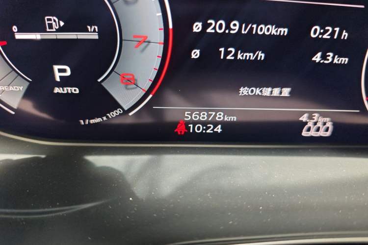 Used Audi Q5L 2022 45T Luxury Dynamic Model Odometer Close Up