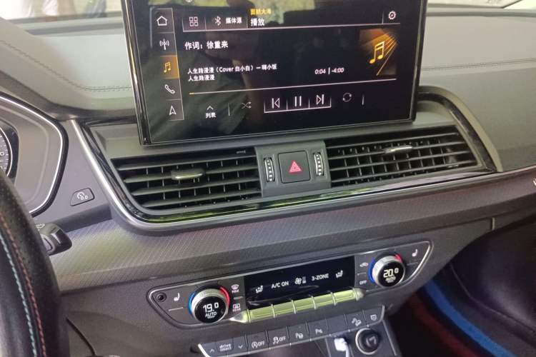 Used Audi Q5L 2022 40T RS Package Performance Model Audio And AC Panel