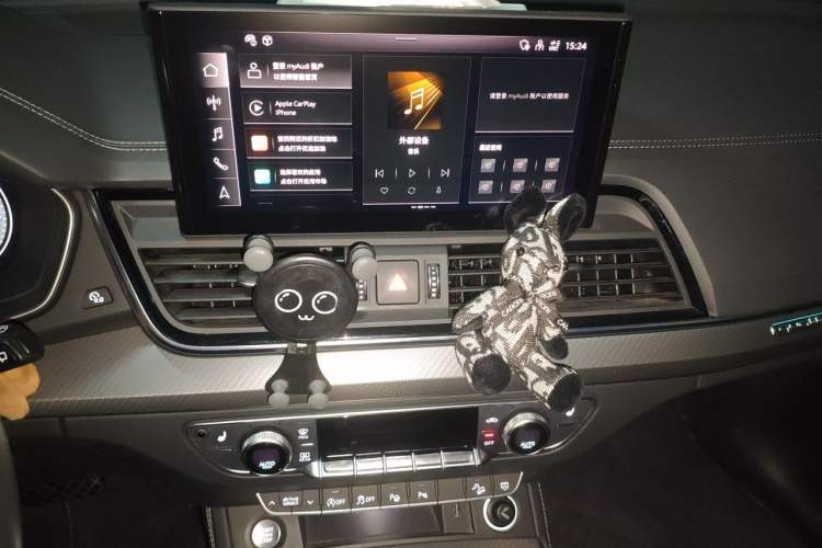 Used Audi Q5L 2022 Updated 40T Luxury Dynamic Edition Audio And AC Panel