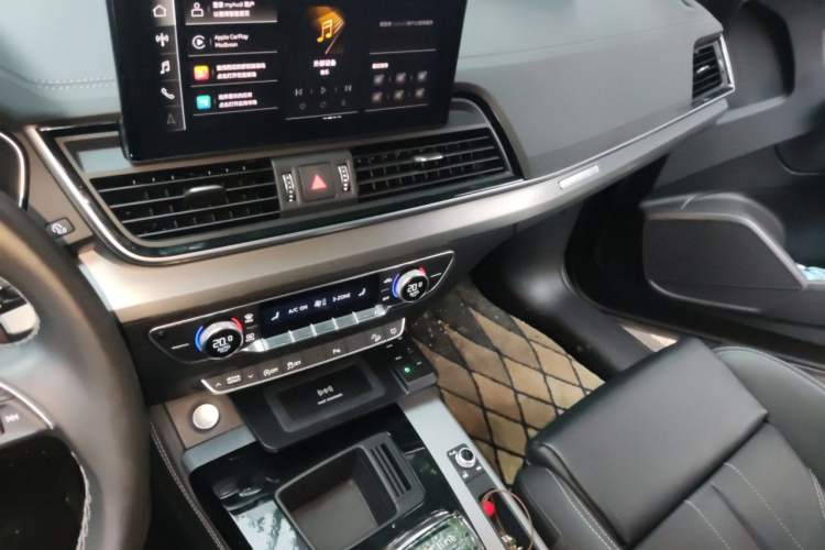 Used Audi Q5L 2022 40T Fashionable and Dynamic Model Audio And AC Panel