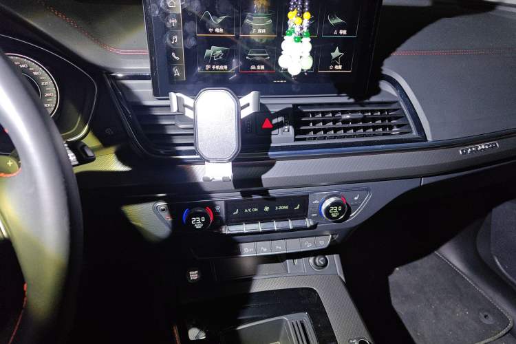 Used Audi Q5L 2022 40T RS Package Performance Model Audio And AC Panel