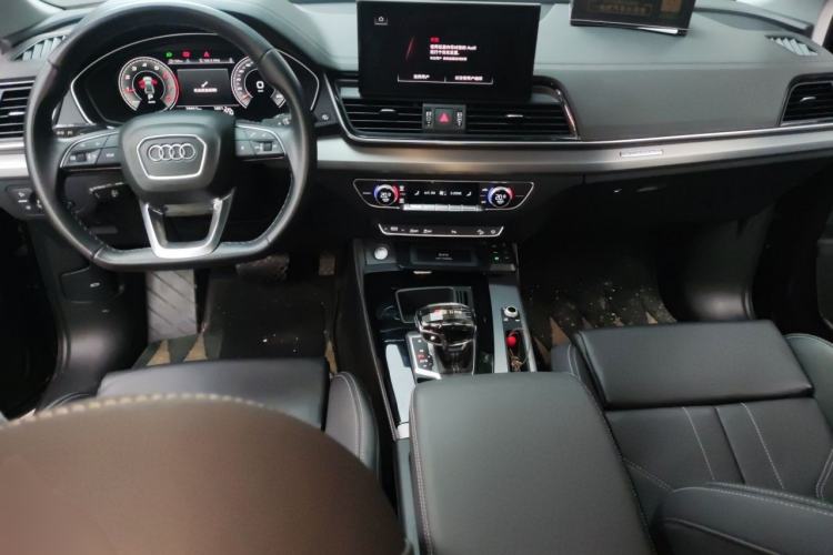 Used Audi Q5L 2022 40T Fashionable and Dynamic Model Center Console